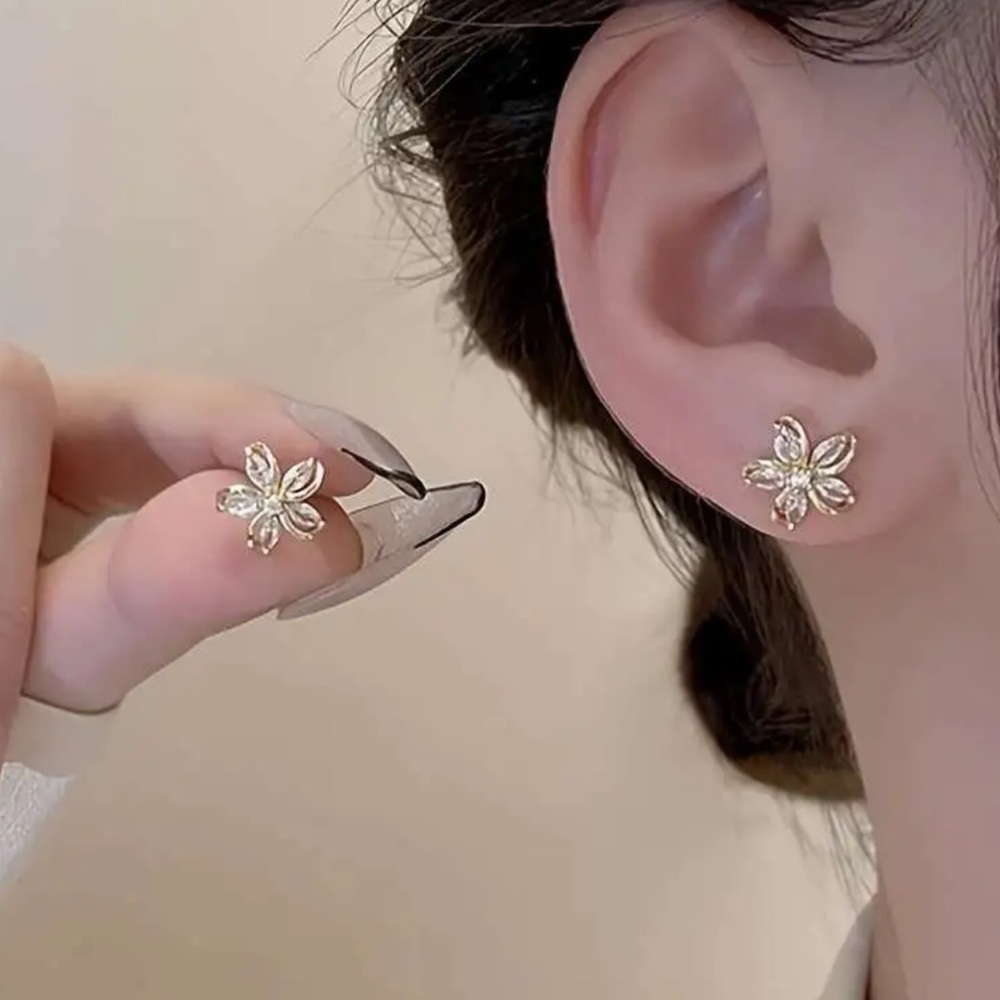 NWOT - Elegant Floral Theme Crystal Earrings - Picture 2 of 4